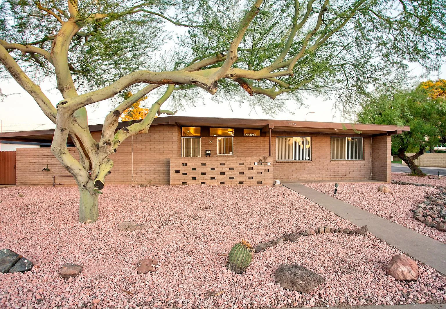 5 bed, 2200 sqft, $2,795 — Photo 3