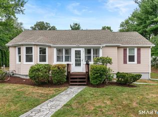 21 Green St, Trumbull, CT 06611
