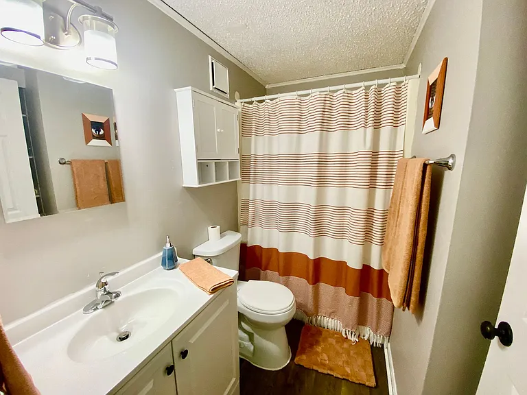 Bentwood Apartments — Photo 41