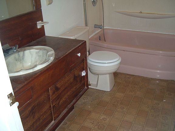 5th image of 491 Elder St