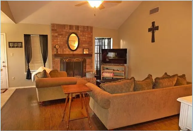3 bed, 1582 sqft, $1,745 — Photo 3