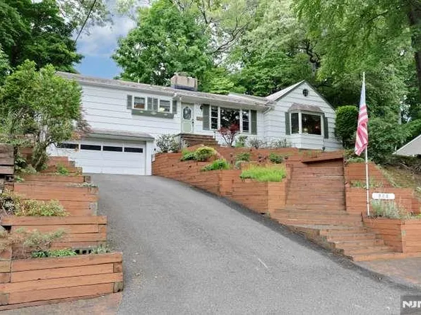 908 N Monroe St, Midland Park, NJ 07432