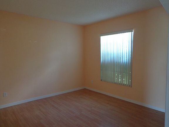 5th image of 351 Sunset View Dr