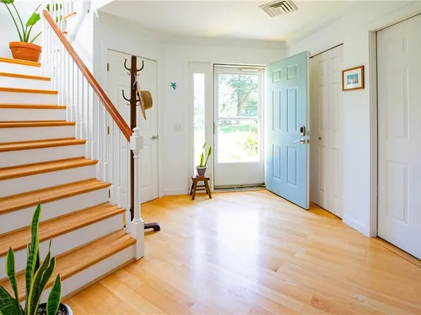 48 Lawton Brook Ln, Portsmouth, RI 02871