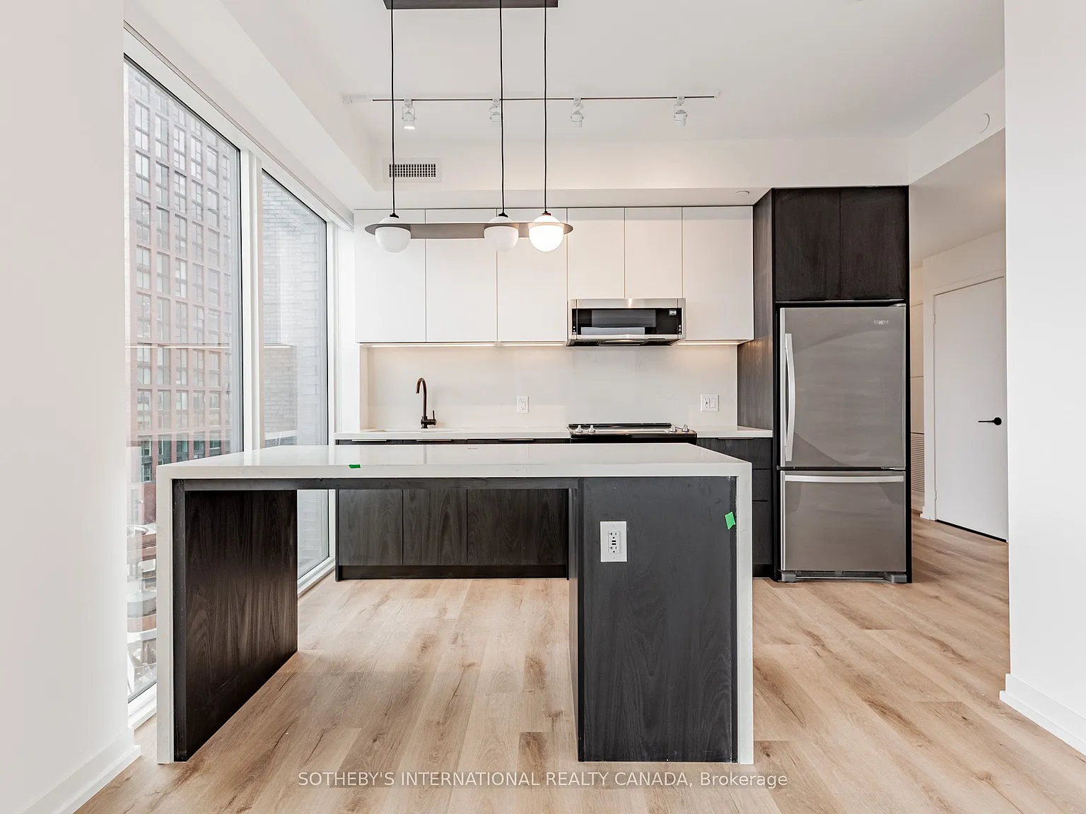 3 bed, $3,580 — Photo 3