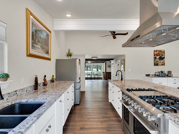 5th image of 5102 Largo Dr