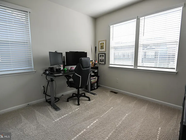 2047 Hinshaw Dr — Photo 39
