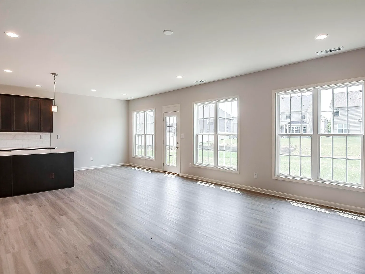 4 bed, 2627 sqft, $3,000 — Photo 2