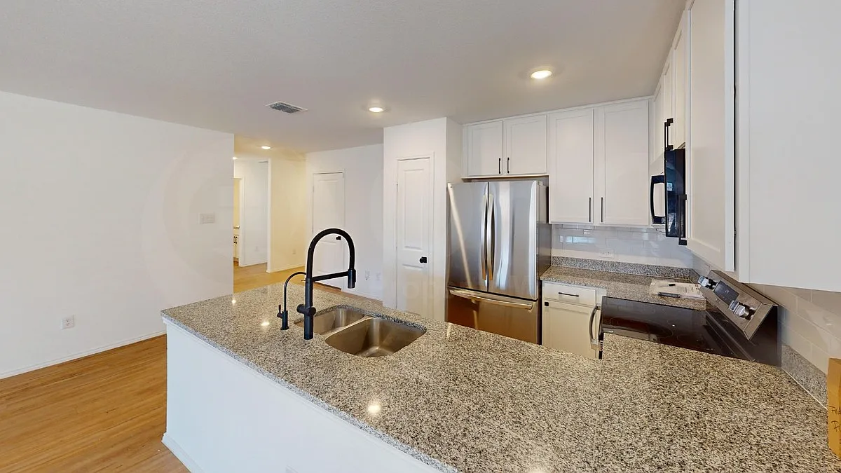 3 bed, 2.0 bath, 1481 sqft, $1,750 — Photo 3
