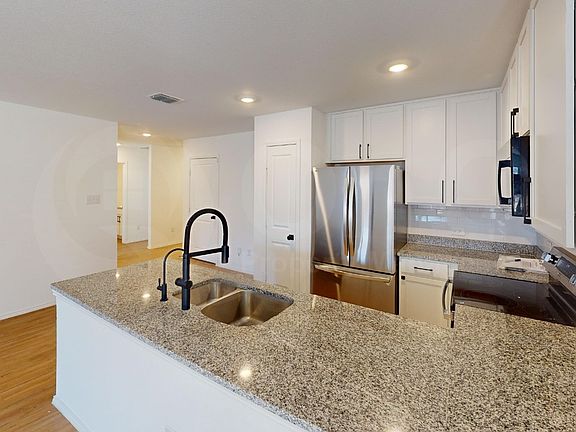 3rd image of 5821 Cherry Hollow Way