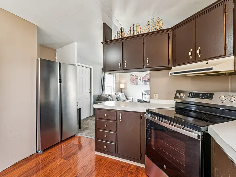 131 Adams St — Photo 9