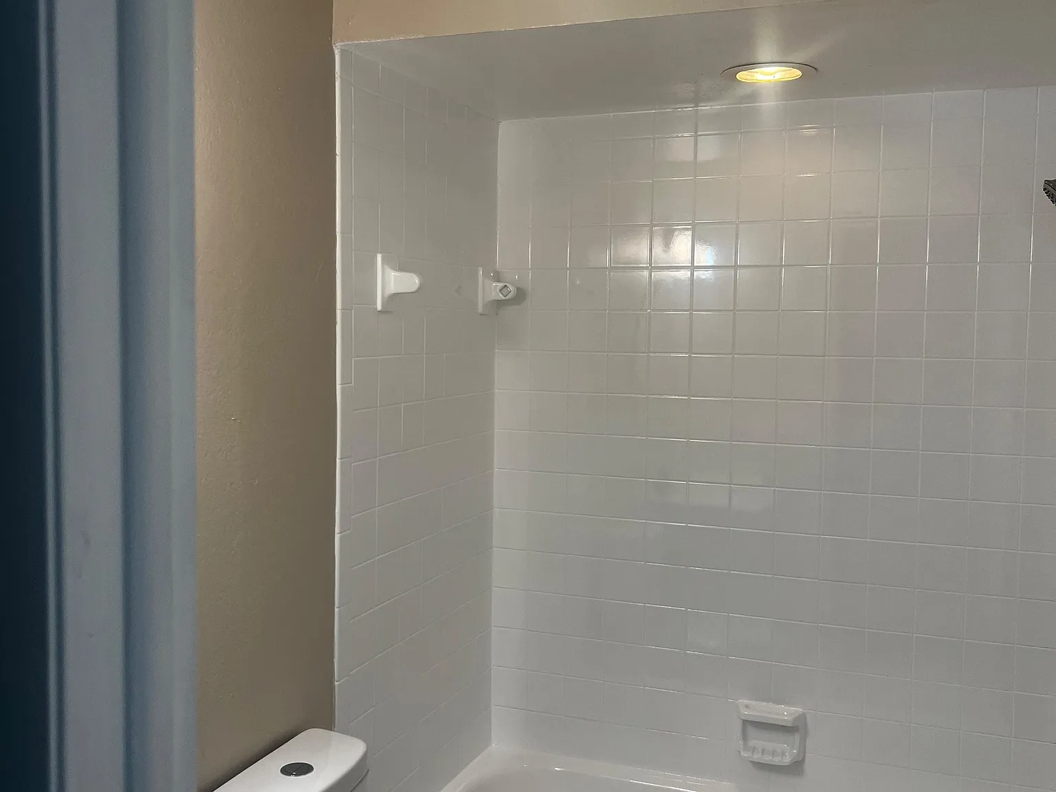 4 bed, 2.0 bath, 2164 sqft, $866 — Photo 2