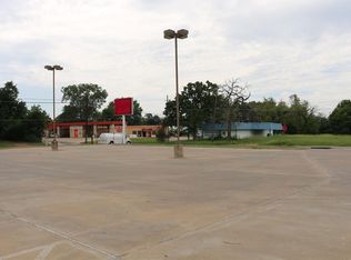 701 E Main St, Madisonville, TX 77864