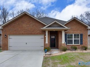 286 Falcon Ridge Dr, New Market, AL 35761