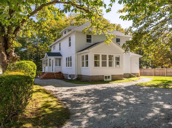 19 Cumberland St, Yarmouth, NS B5A 3K4
