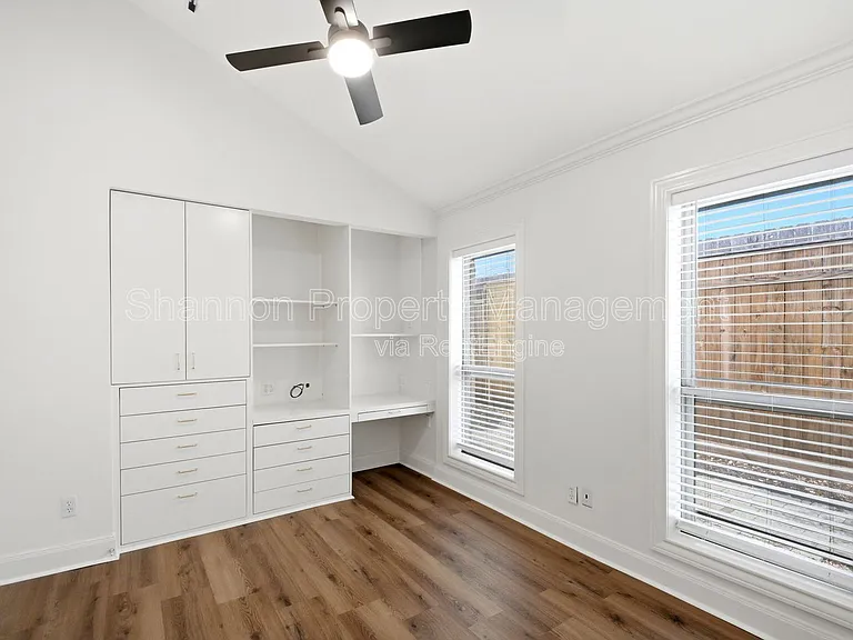 2501 Driscoll St — Photo 8