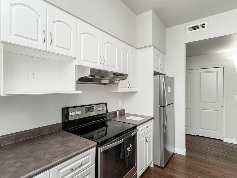 2390 McPhillips St — Photo 10