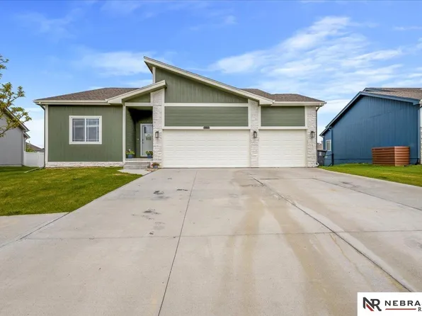 19860 Birch Ave, Gretna, NE 68028