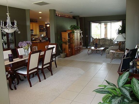 4th image of 572 Oceanside Blvd