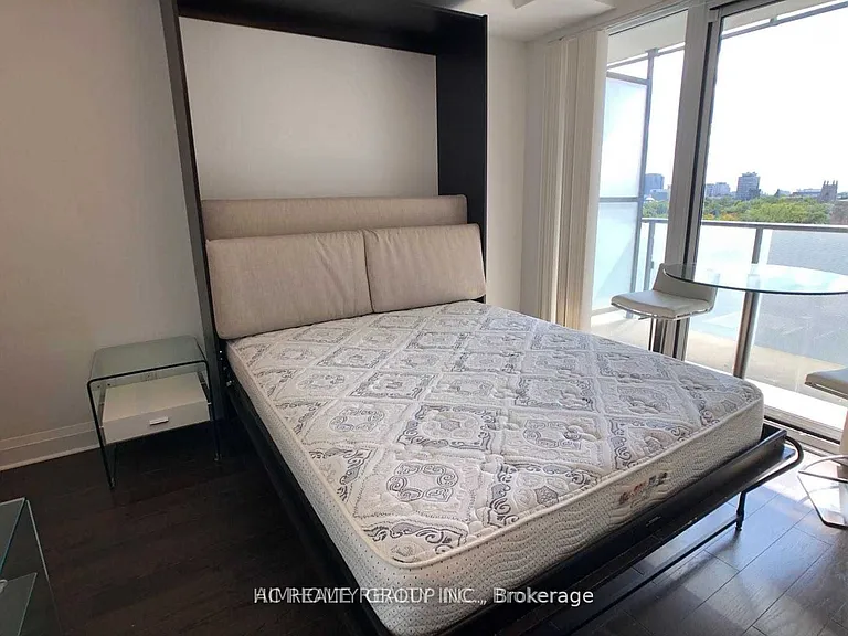 1080 Bay St #707 — Photo 3