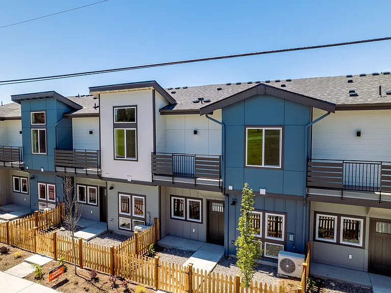 Cedar Homes 29 - Brand New Townhomes — Photo 26