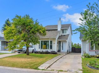 44 S Strathclair Rise SW, Calgary, AB T3H 1G4