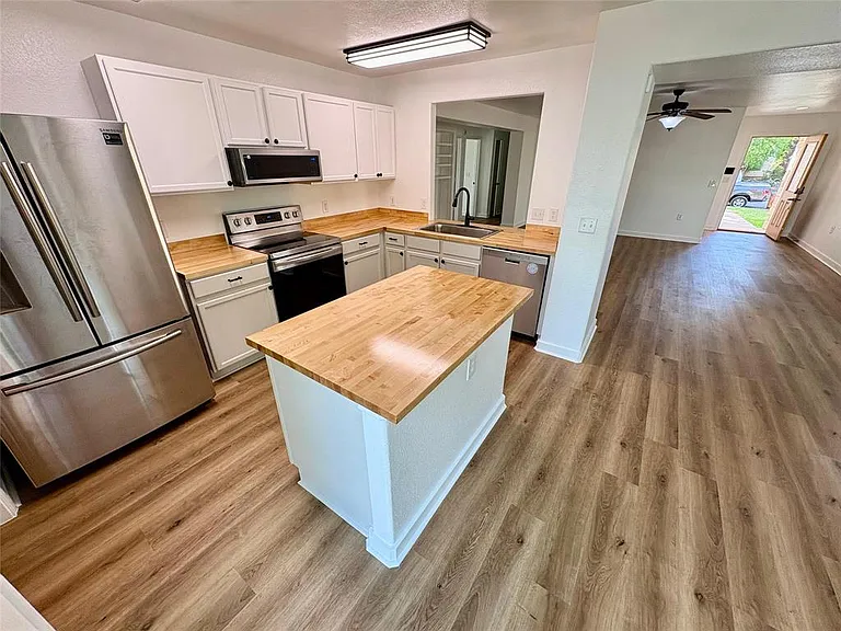 8003 Bannock Ln — Photo 9