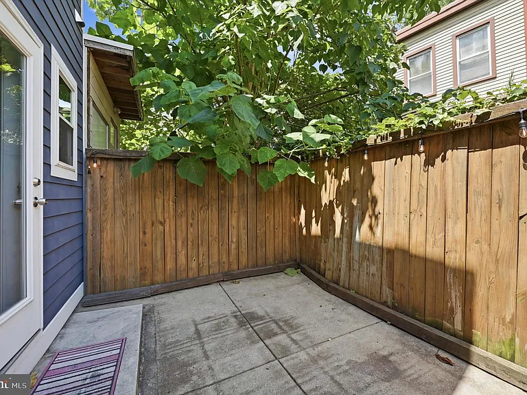 2337 E Fletcher St — Photo 24