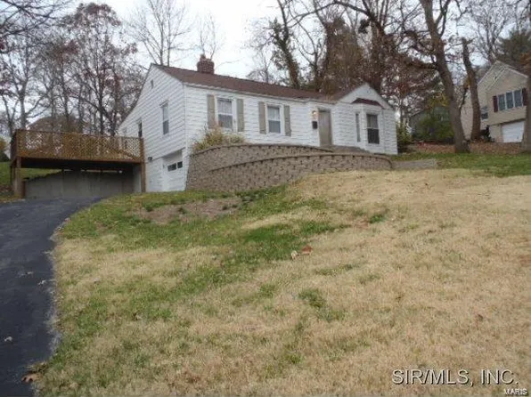 34 Windsor Dr, Belleville, IL 62223