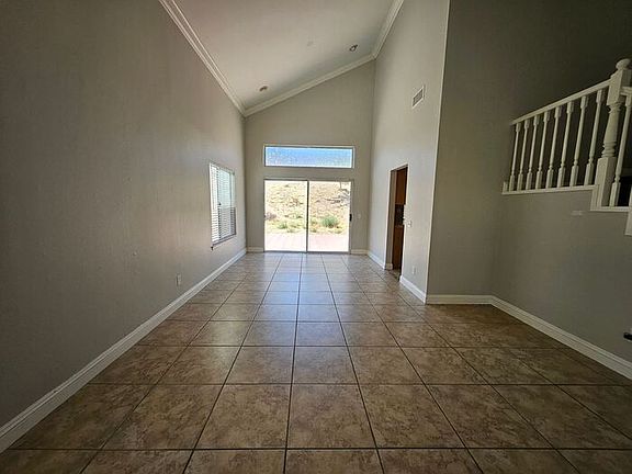 3rd image of 3142 Tourmaline Ln