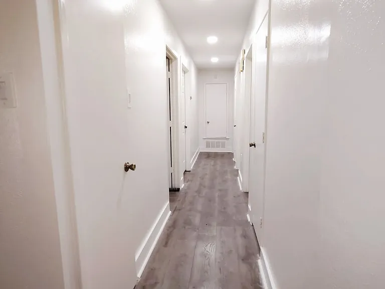 704 W End St — Photo 11