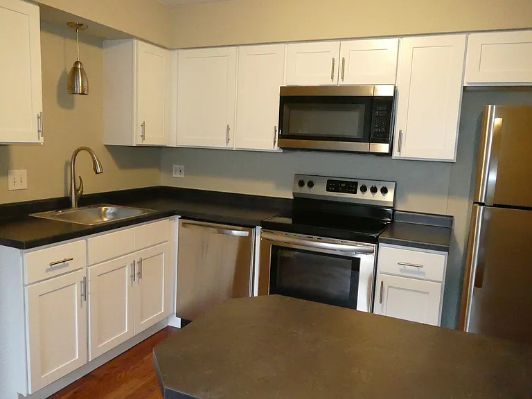 Hartford Place Apartments — Photo 32