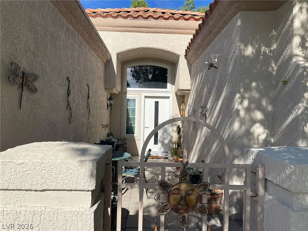 2 bed, 2.0 bath, 1749 sqft, $3,200 — Photo 2