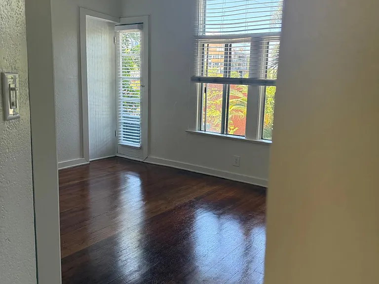 1114 N Poinsettia Dr #8 — Photo 4