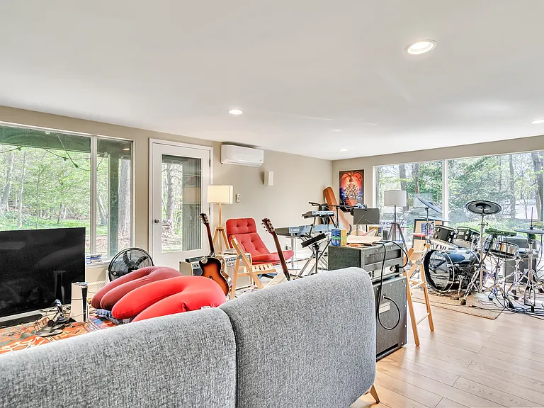 15 Trotting Horse Dr — Photo 12