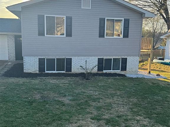 3rd image of 902 Glencoe Dr