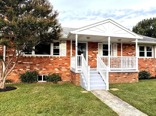 204 Ayr St NW, Leesburg, VA 20176