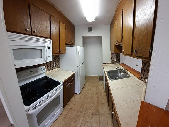 3rd image of 1013 Autumn Woods Ln APT 108