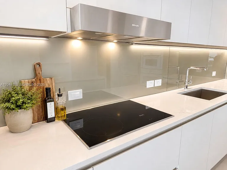 9201 E Bay Harbor Dr #401 — Photo 13
