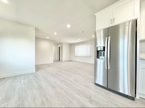 5th image of 1145 S Holt Ave #5C