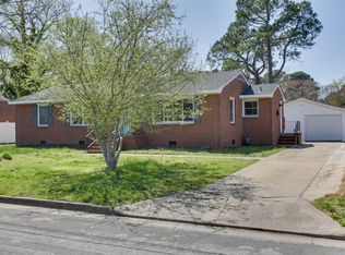 17 Briar Dr, Hampton, VA 23661