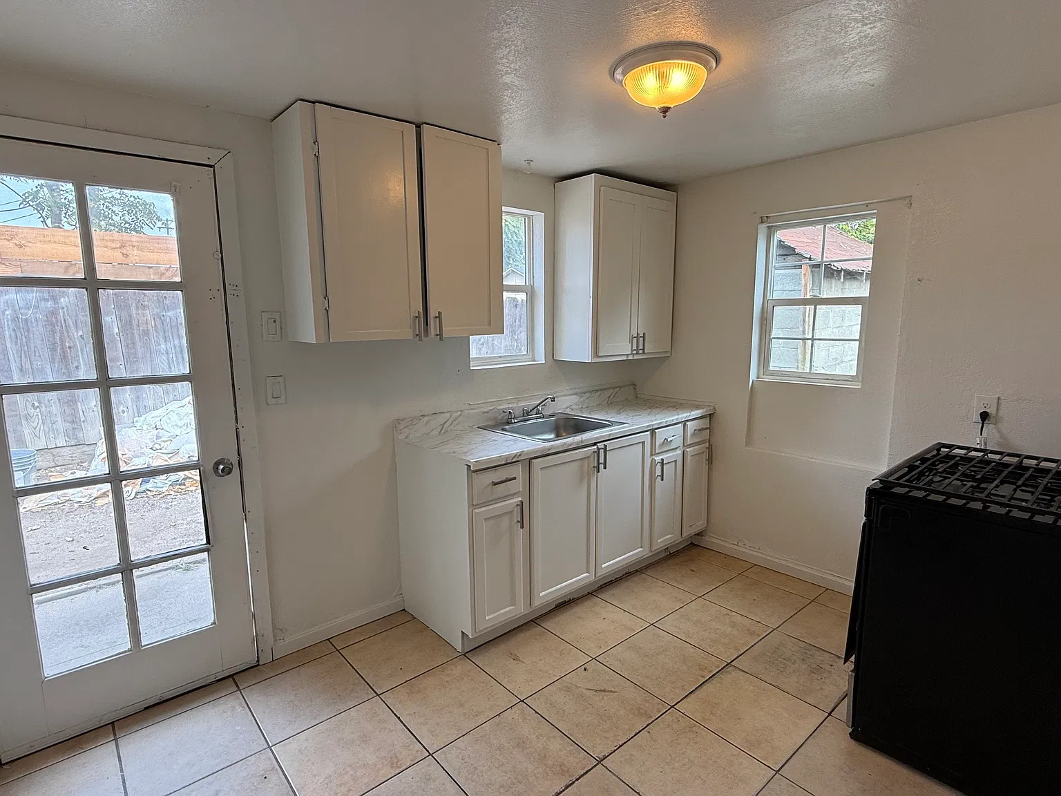 2 bed, 1000 sqft, $1,400 — Photo 2