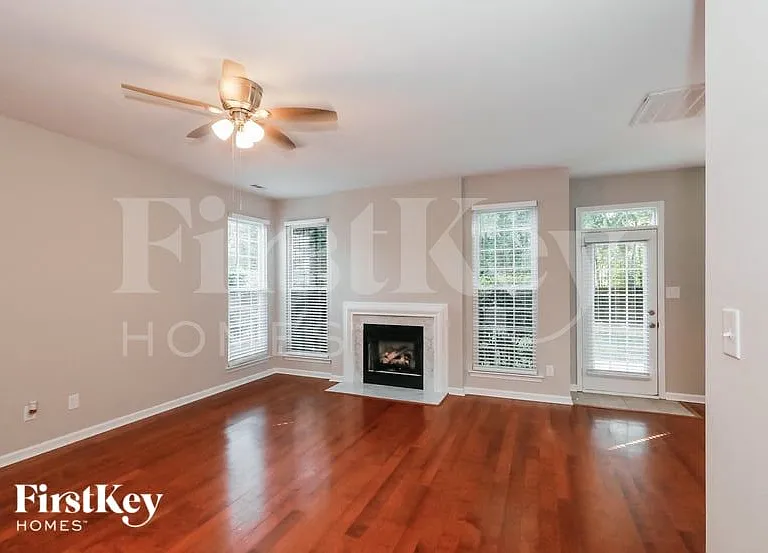 1018 Salmon River Dr — Photo 3