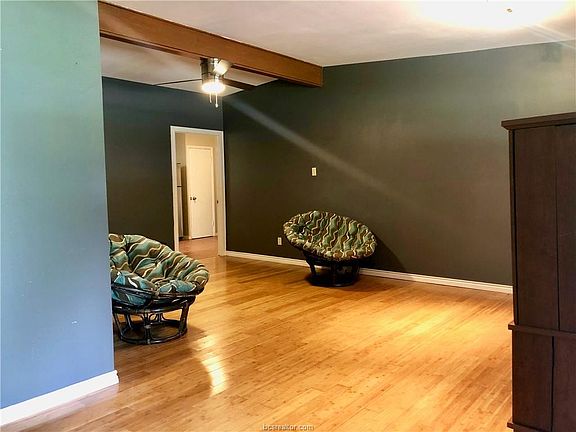 4th image of 807 Vine St