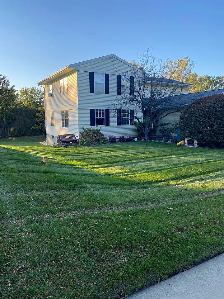 3 bed, 1.5 bath, 1800 sqft, $1,750 — Photo 2