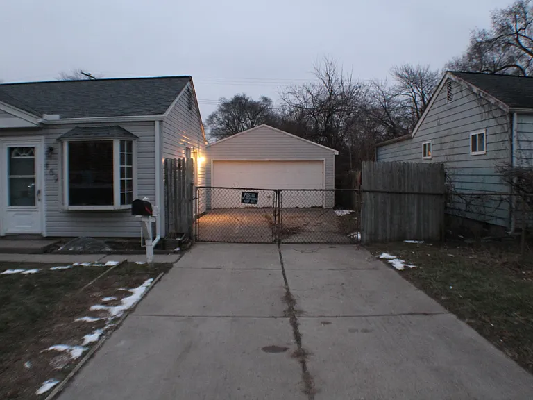 469 Woodlawn Ave — Photo 19
