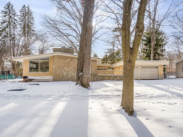 4911 Sturgeon Creek Pkwy, Midland, MI 48640