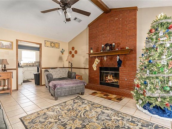 4th image of 2108 Broken Hill Dr