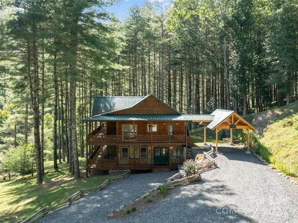 210 White Pine Ln, Bakersville, NC 28705