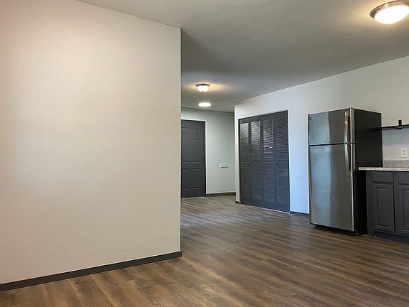 5th image of 2302 S Saint Clair Ave